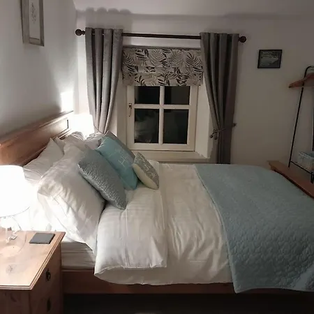 Holly Tree - 3 Bedroom
